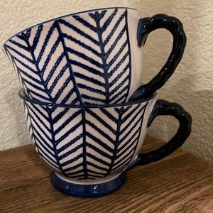 New! Set-of-2 hand-painted 14-oz pedestal mugs w/twist handle, dark blue/cream